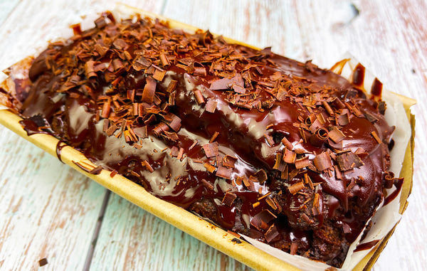 Keto Cake Chocolate covered with Chocolate Syrup 400g - Mom it KeTo Go By Safa’