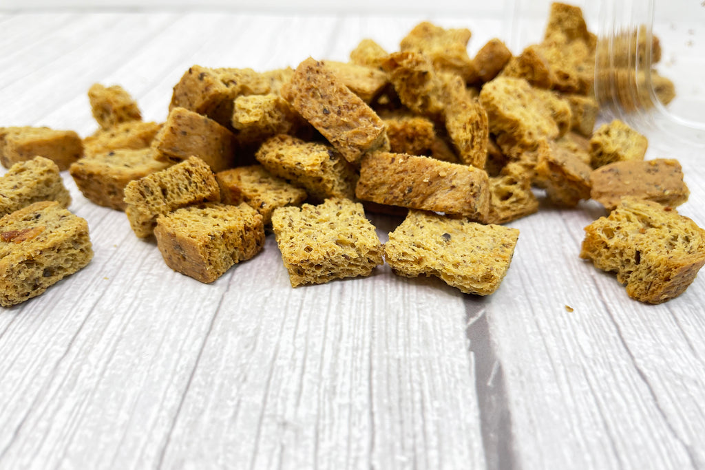 Keto Garlic Croutons - 75g - خبز كيتو توست مع الثوم محمص يحتوي على الجلوتين - Mom it KeTo Go