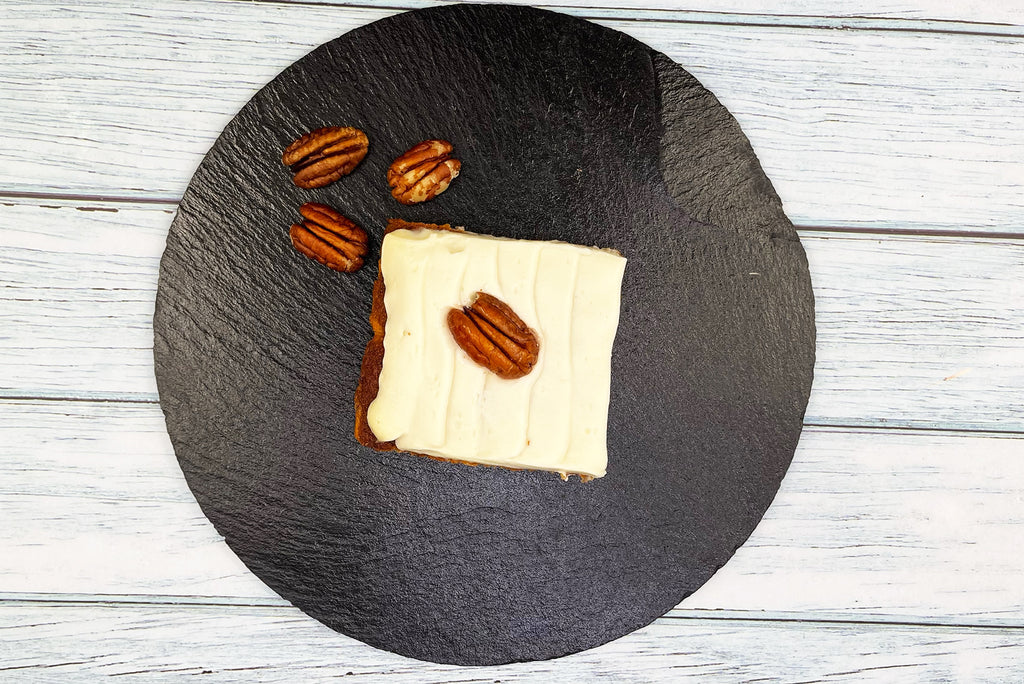 Keto Carrot Cake with Cream Cheese Frosting - كيتو كيك الجزر مع كريمة الجبن - Mom it KeTo Go