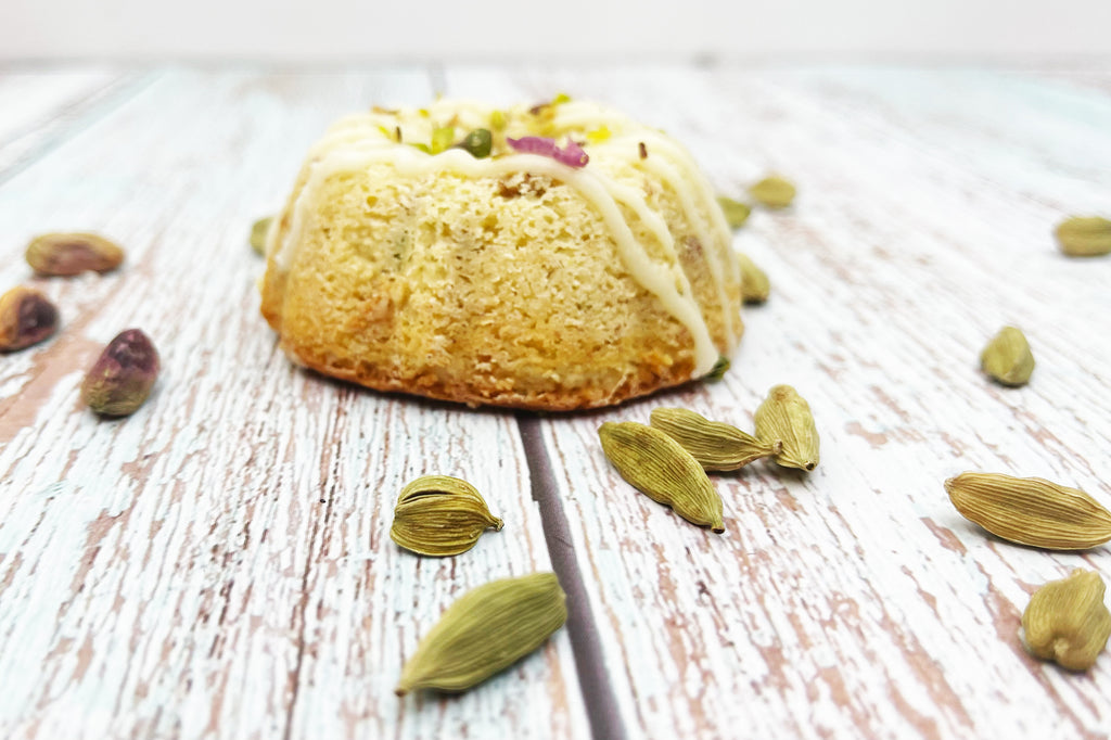 Pistachio Cardamom Keto Muffin - كيتو كيك الفستق بالهيل عربي - Mom it KeTo Go