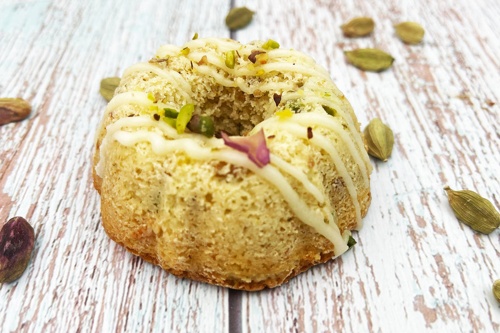 Pistachio Cardamom Keto Muffin - كيتو كيك الفستق بالهيل عربي - Mom it KeTo Go