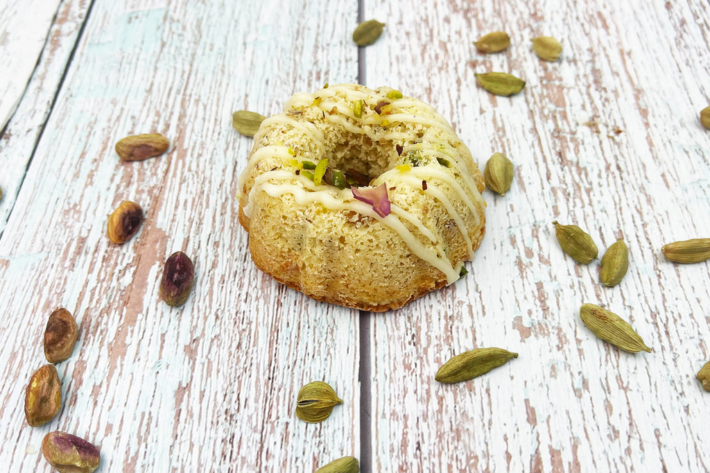 Pistachio Cardamom Keto Muffin - كيتو كيك الفستق بالهيل عربي - Mom it KeTo Go